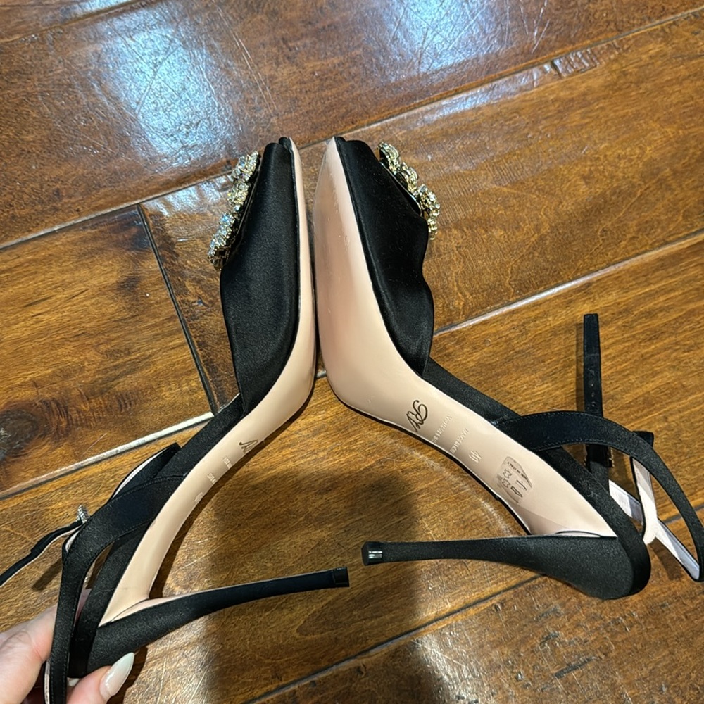 Roger Vivier Buckle Heel - Picture 10 of 10